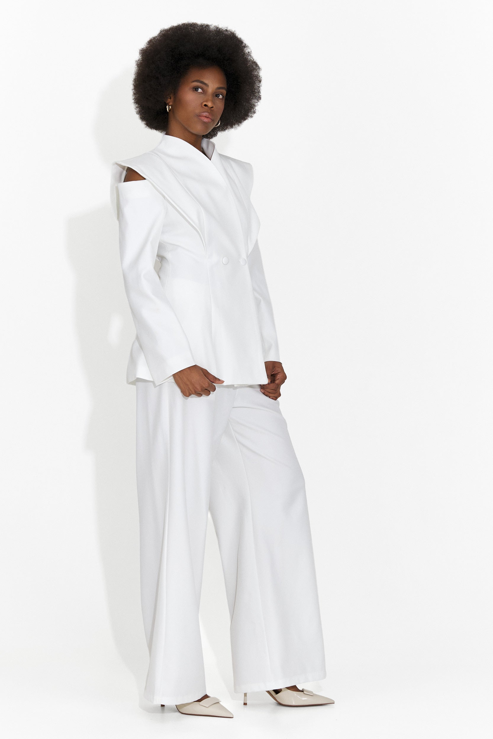 Elegante Completo Bianco da Donna di Latefa Bogas