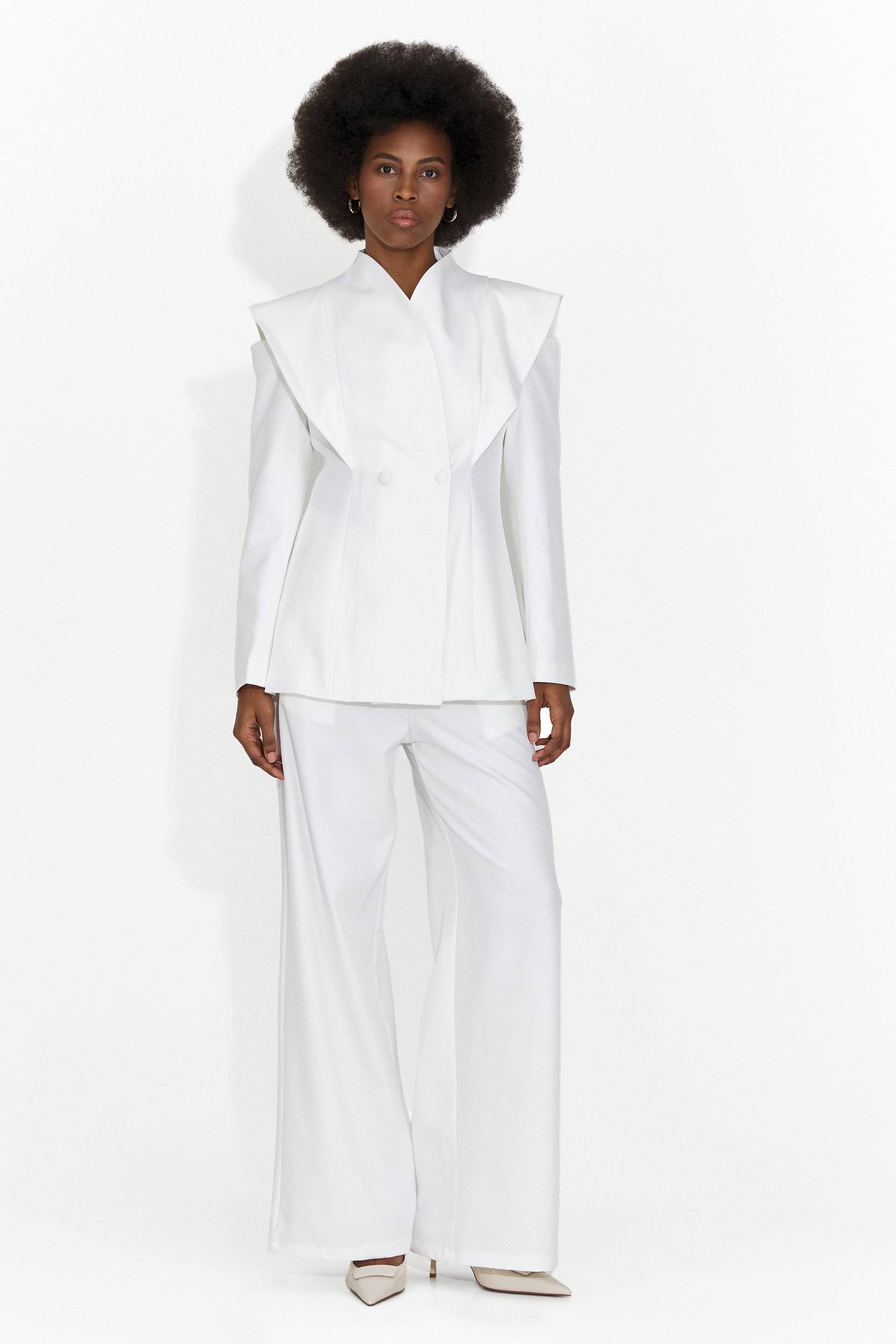 Elegante Completo Bianco da Donna di Latefa Bogas