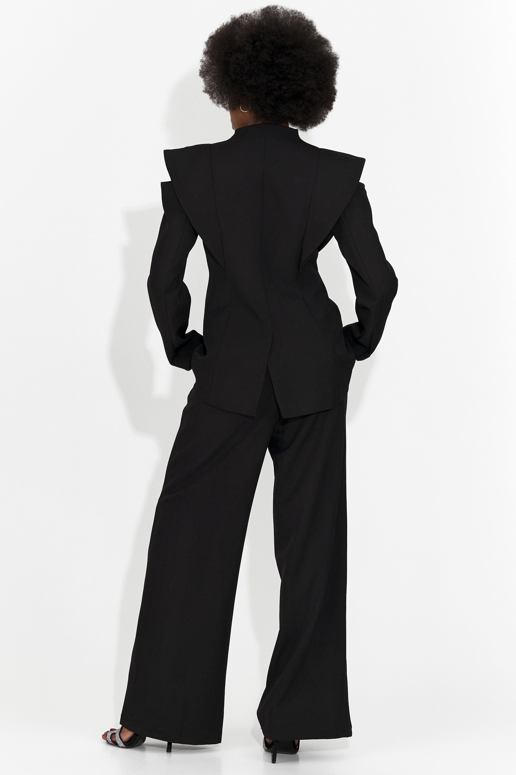 Elegante tailleur nero da donna Latefa Bogas