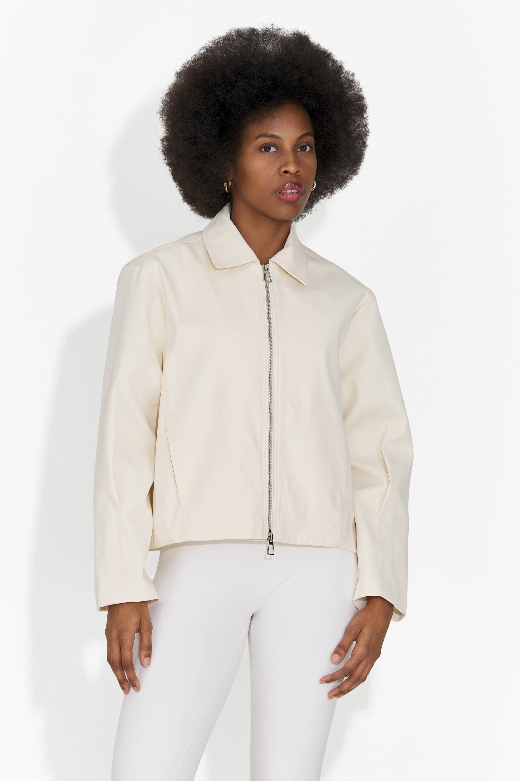 Elegante Giacca da Donna in Crema di Comino Bogas