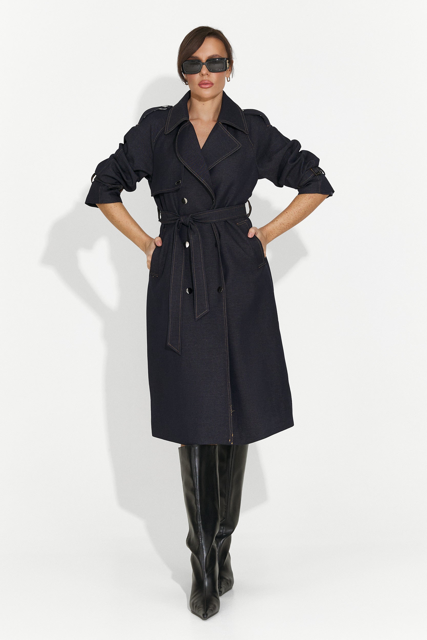 Elegante cappotto da donna blu navy di Nuvia Bogas