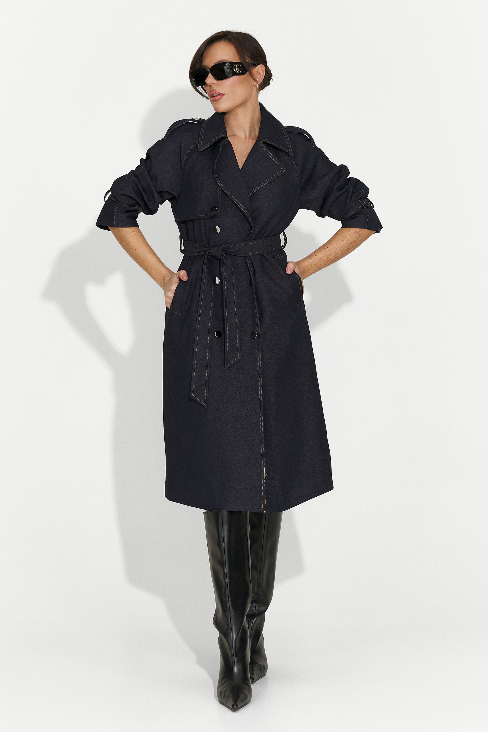 Elegante cappotto da donna blu navy di Nuvia Bogas