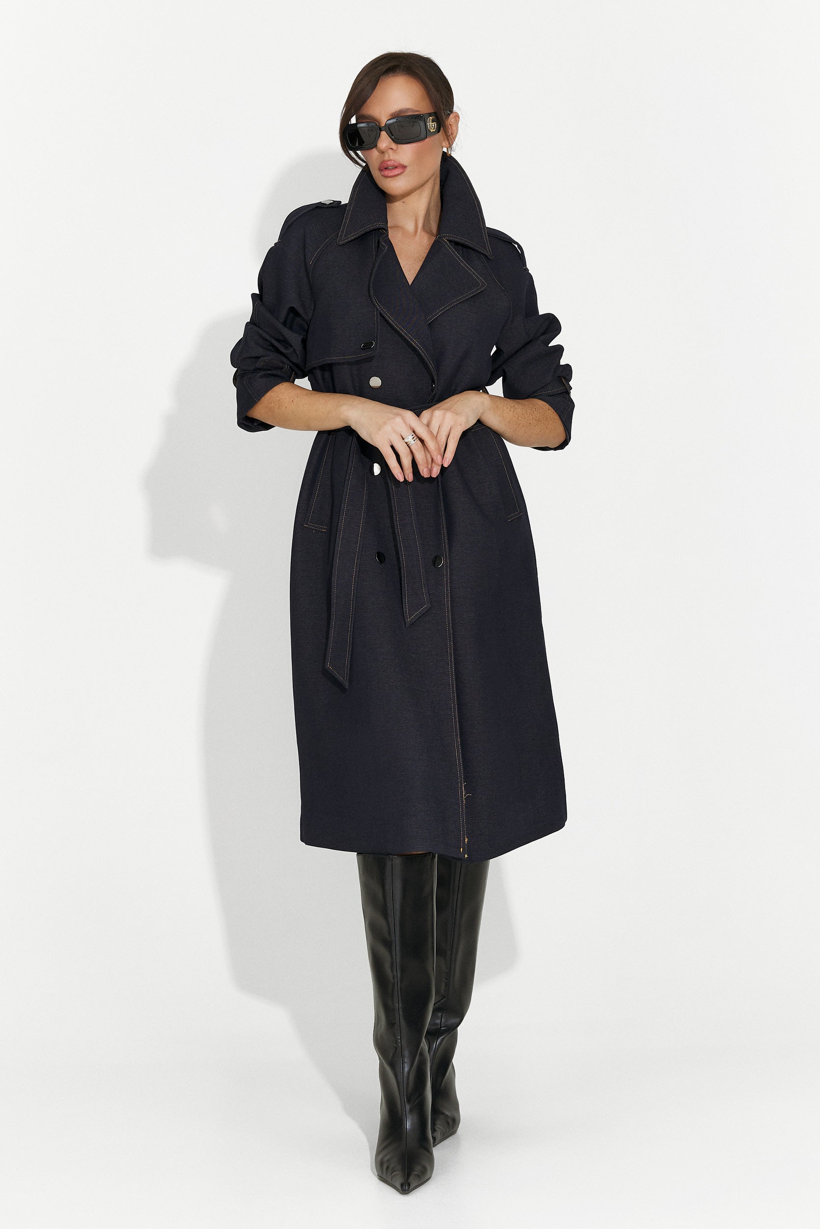 Elegante cappotto da donna blu navy di Nuvia Bogas