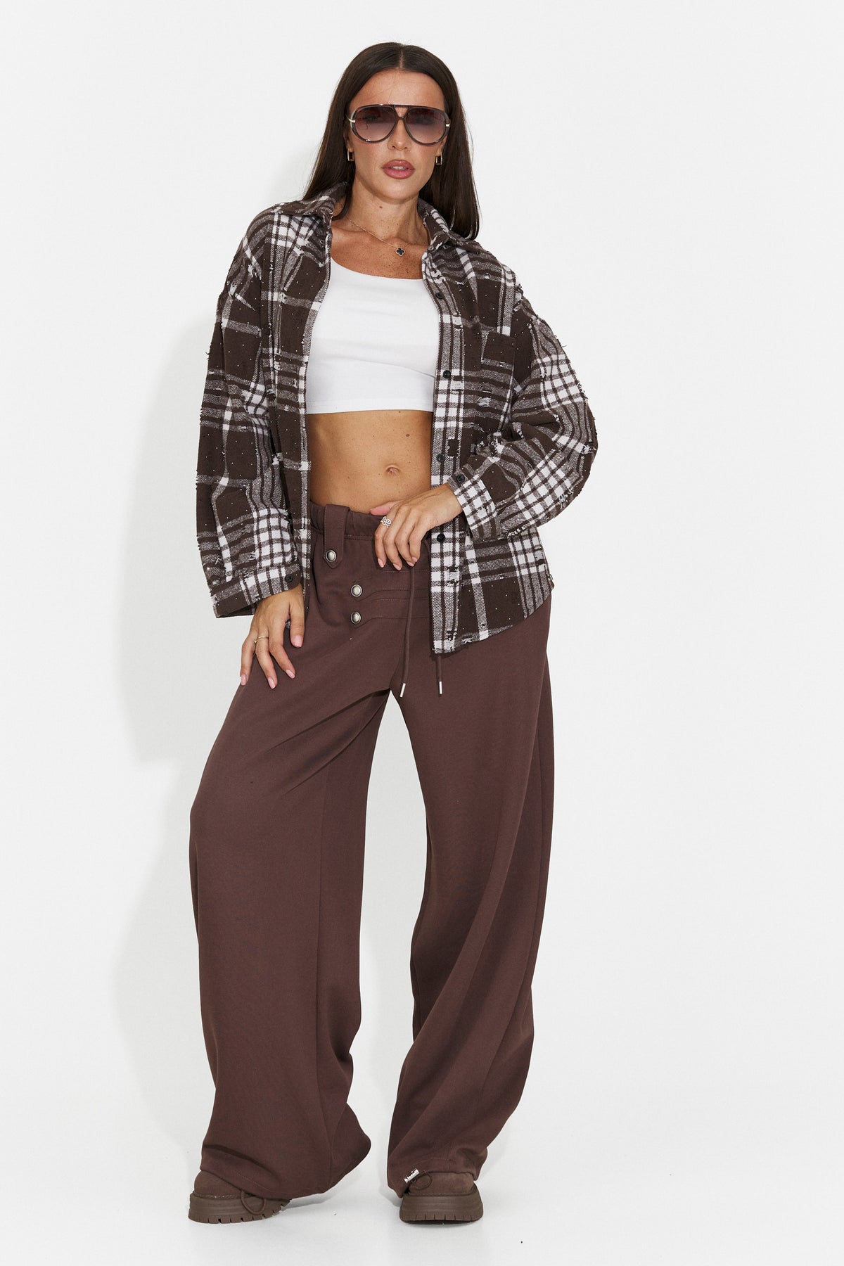 Pantaloni casual maro Valadzora Bogas