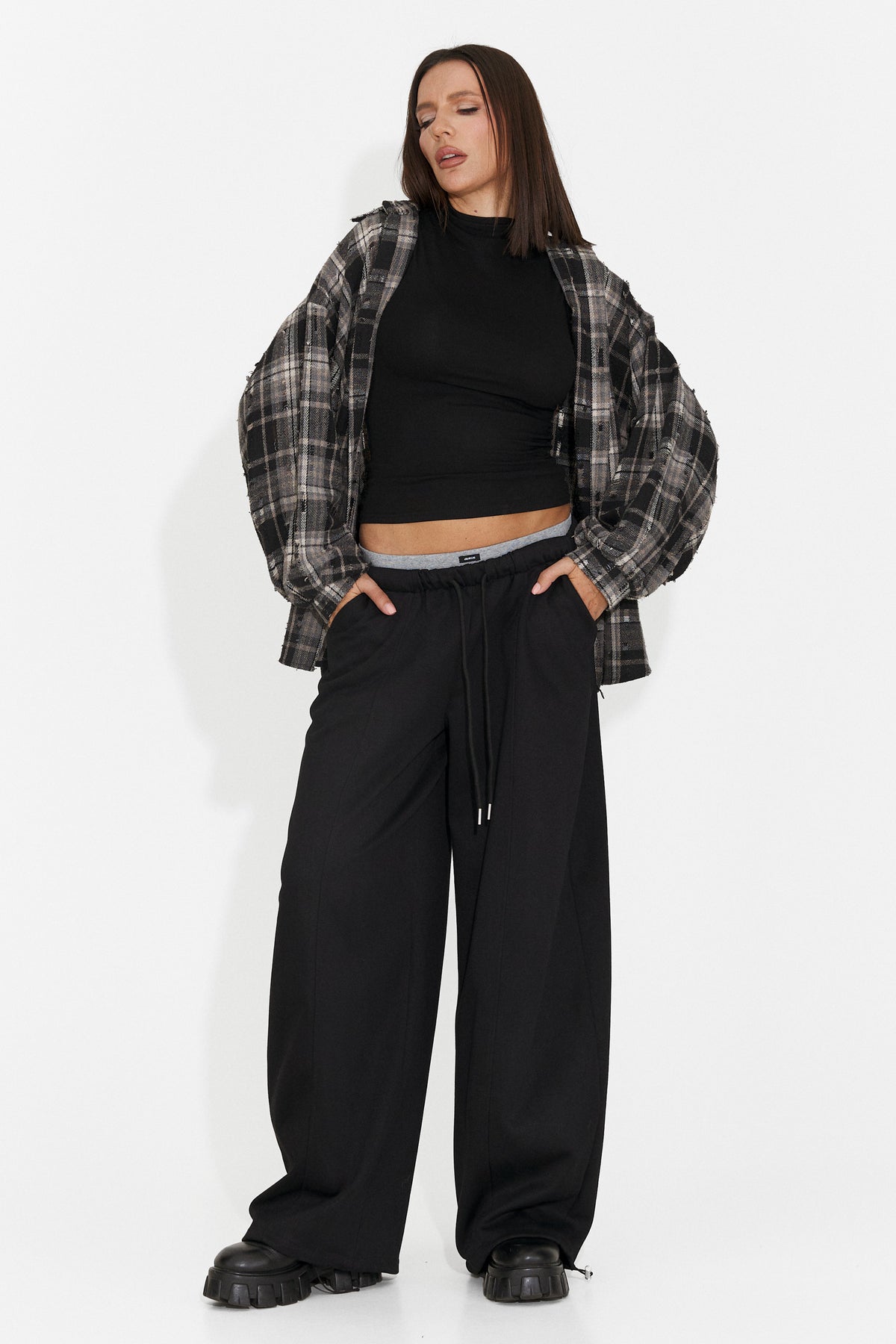 Pantaloni casual negri Velucnira Bogas