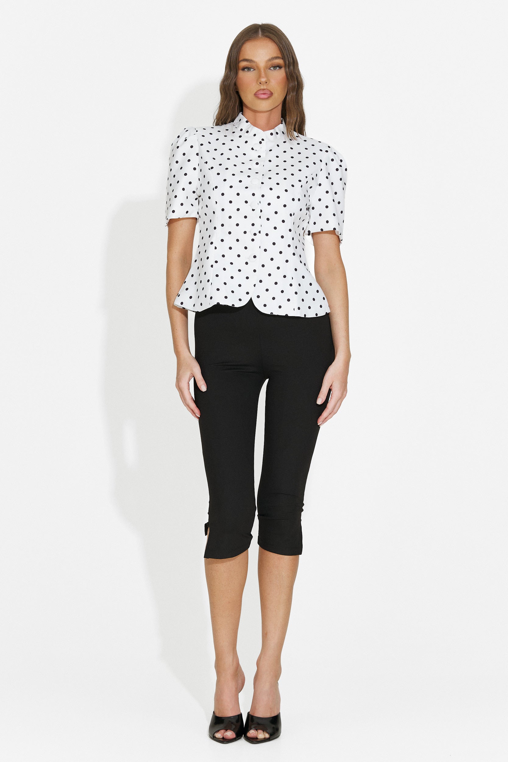 Pantaloni donna capri neri Nedenia Bogas