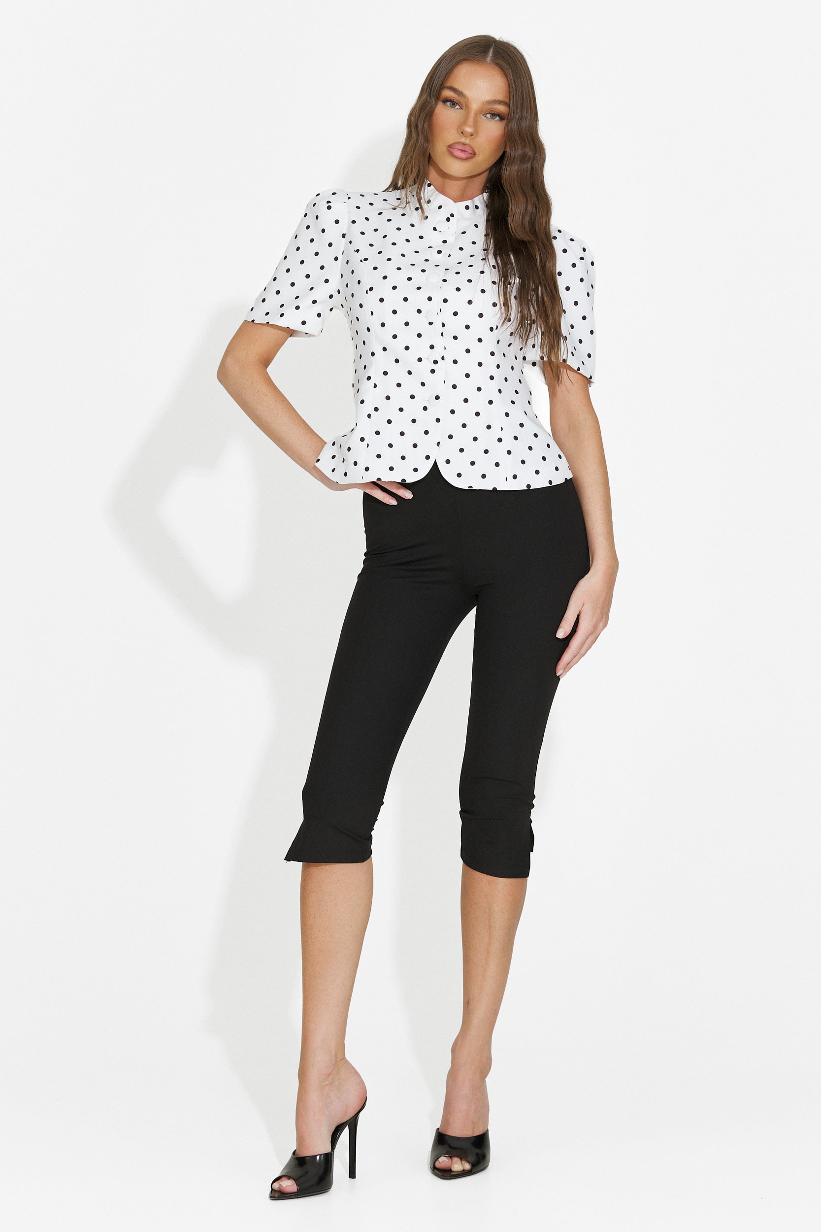 Pantaloni donna capri neri Nedenia Bogas