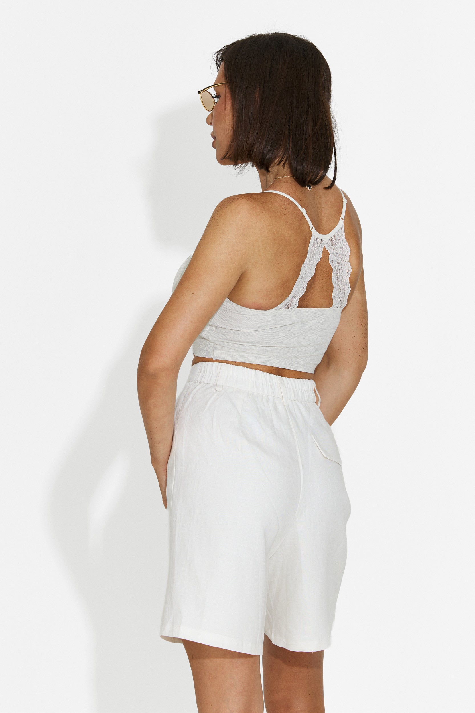 Pantaloni Corti Bianchi da Donna di Sileya Bogas