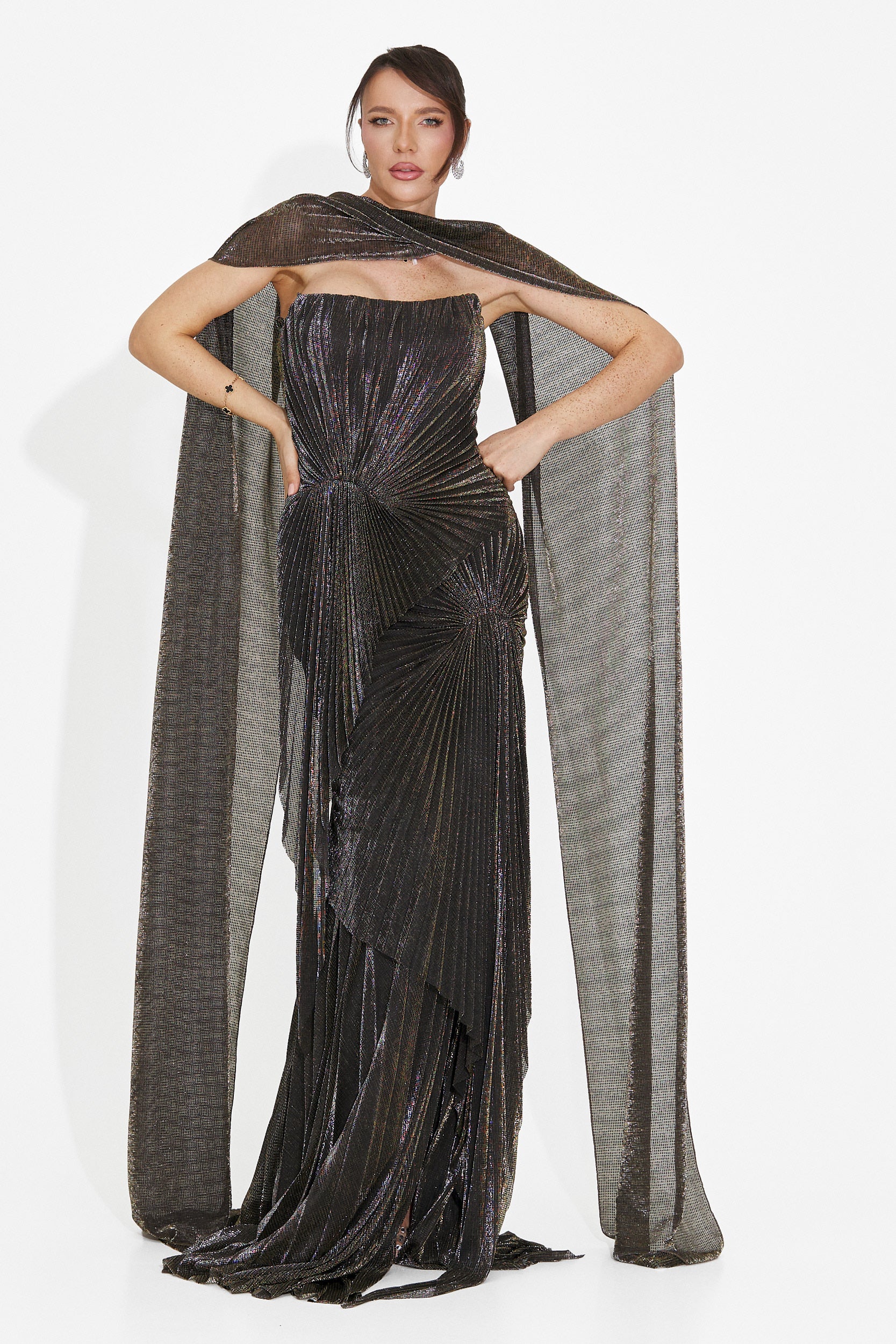 Lungo Vestito Dorato da Donna di Veriona Bogas