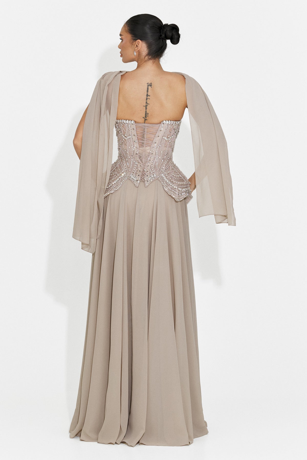 Abito da donna lungo beige Jutta Bogas, immagine 2 di 12
