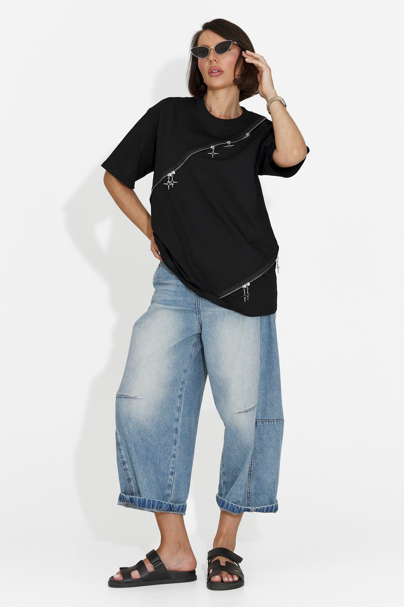Casuale t-shirt nera con ruches per signore di Bogas