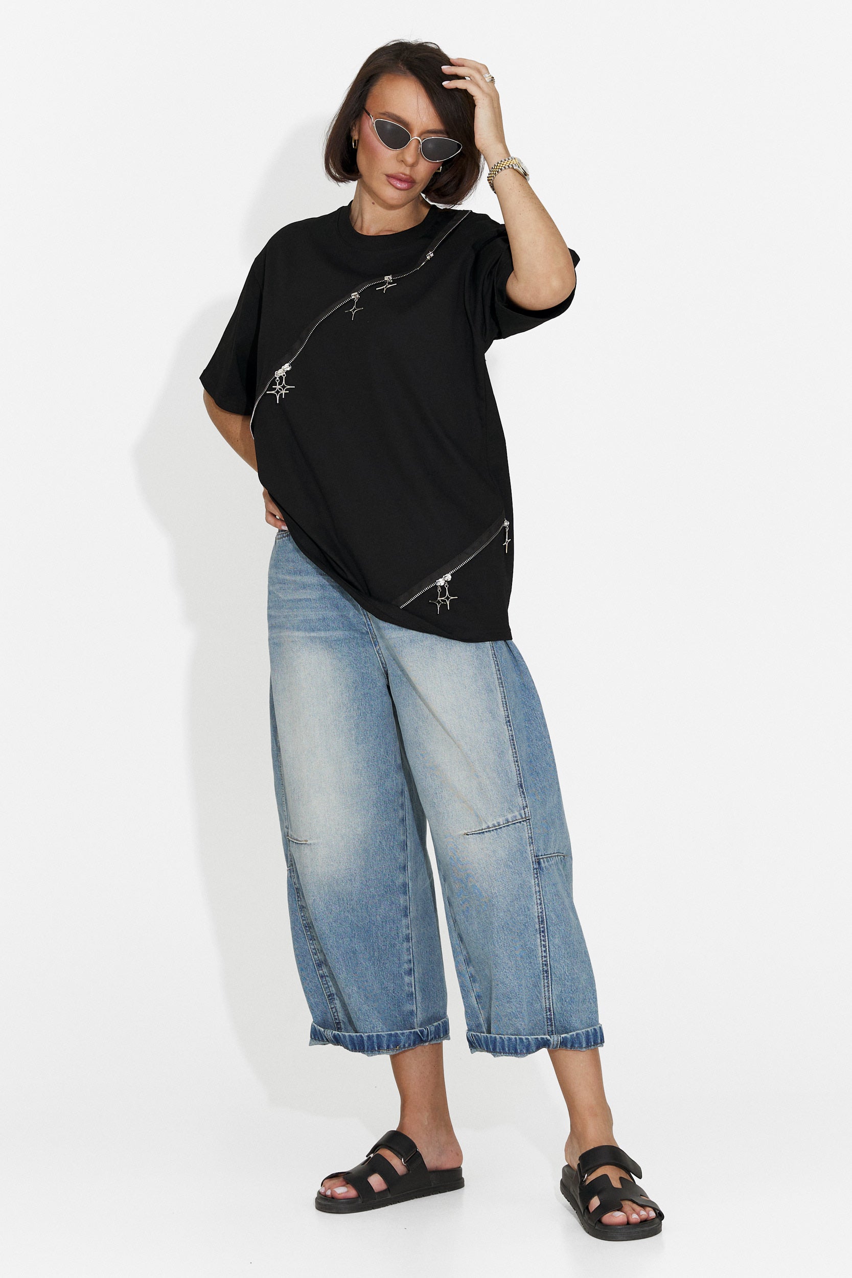 Casuale t-shirt nera con ruches per signore di Bogas