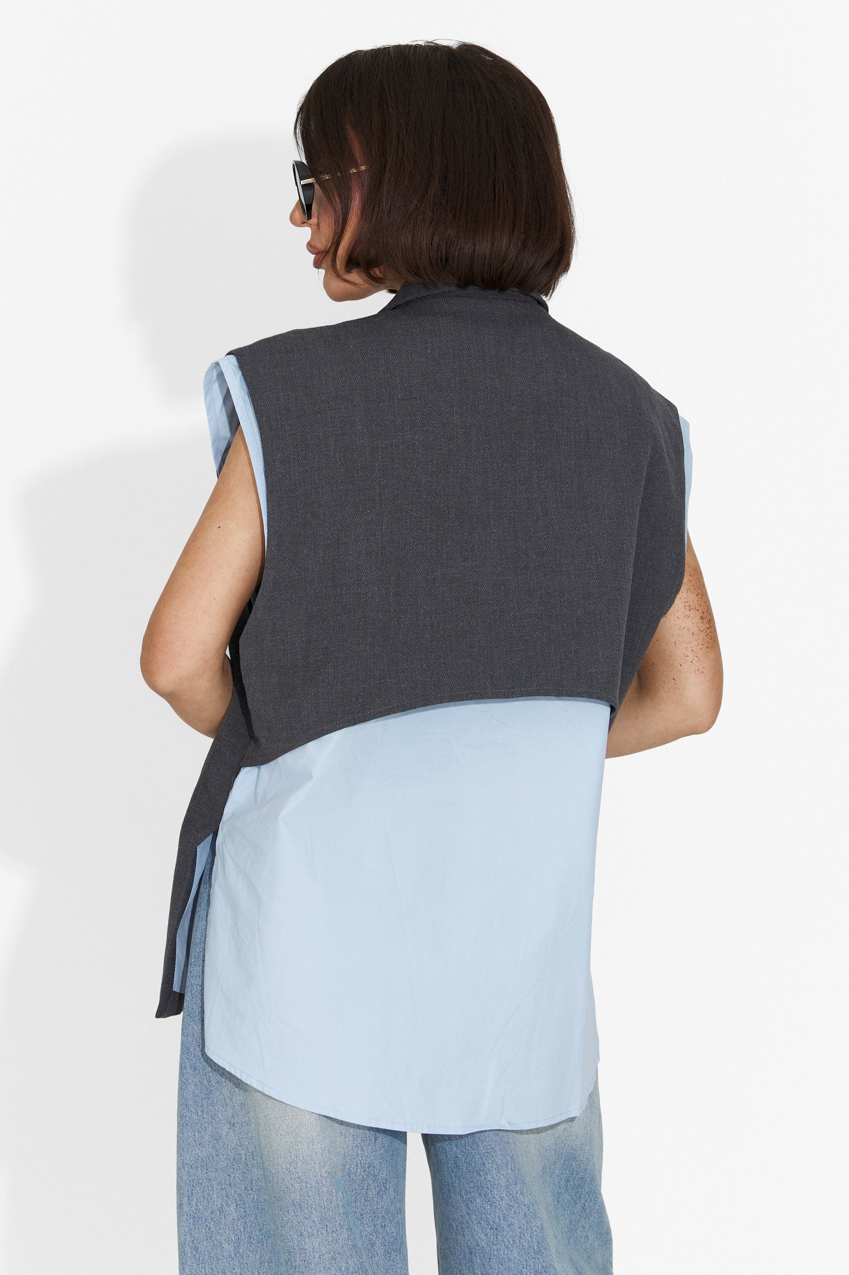 Elegante Gilet Grigio da Donna di Danya Bogas